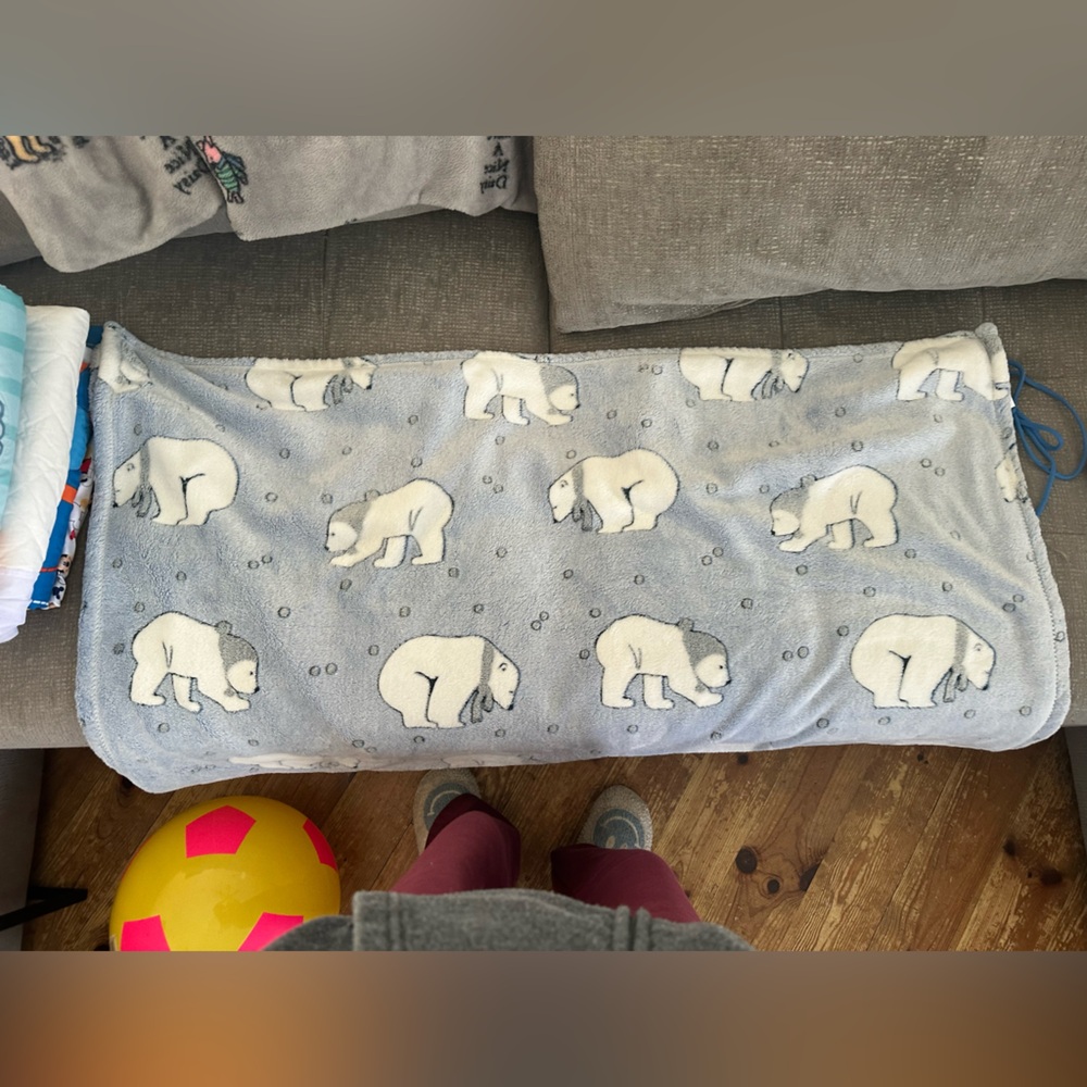 Throw blanket